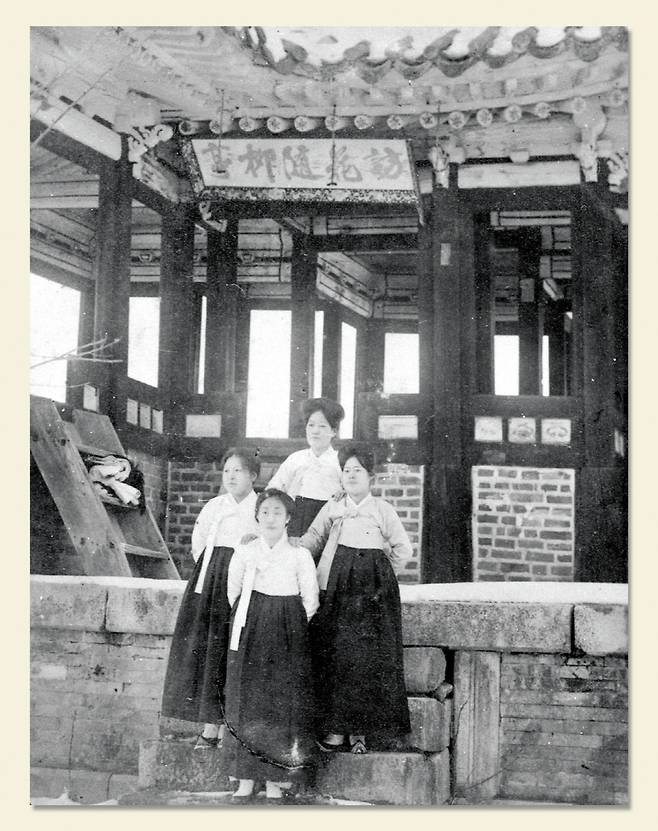 1920년대 촬영된 사진 속 원본 현판 [수원시 제공. 재판매 및 DB 금지]