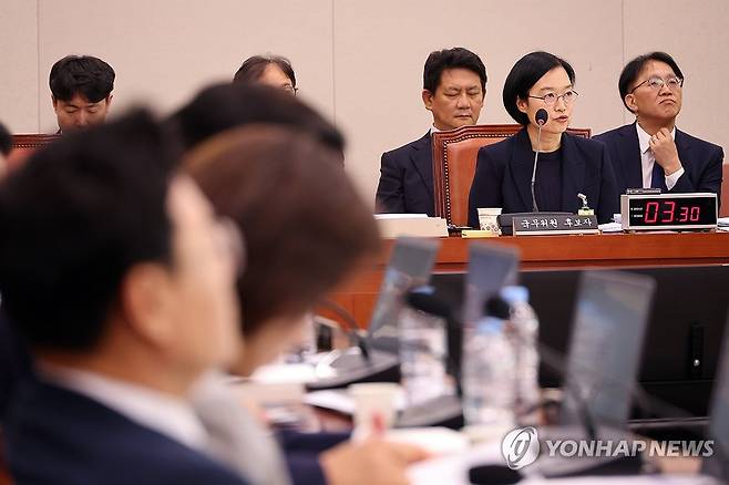 답변하는 한성숙 후보자 (서울=연합뉴스) 박동주 기자 = 한성숙 중소벤처기업부 장관 후보자가 15일 서울 여의도 국회 산업통상자원중소벤처기업위원회 전체회의에서 열린 인사청문회에서 의원 질의에 답변하고 있다. 2025.7.15 pdj6635@yna.co.kr