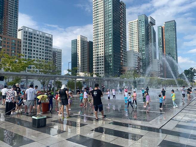 세종시 도시상징광장 물놀이형 수경시설. /세종시시설관리공단 제공