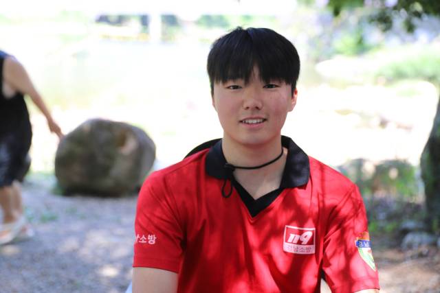 경남 산청군 삼장면 대포숲 캠핑장에서 119시민수상구조대원으로 근무하고 있는 김형준 씨.