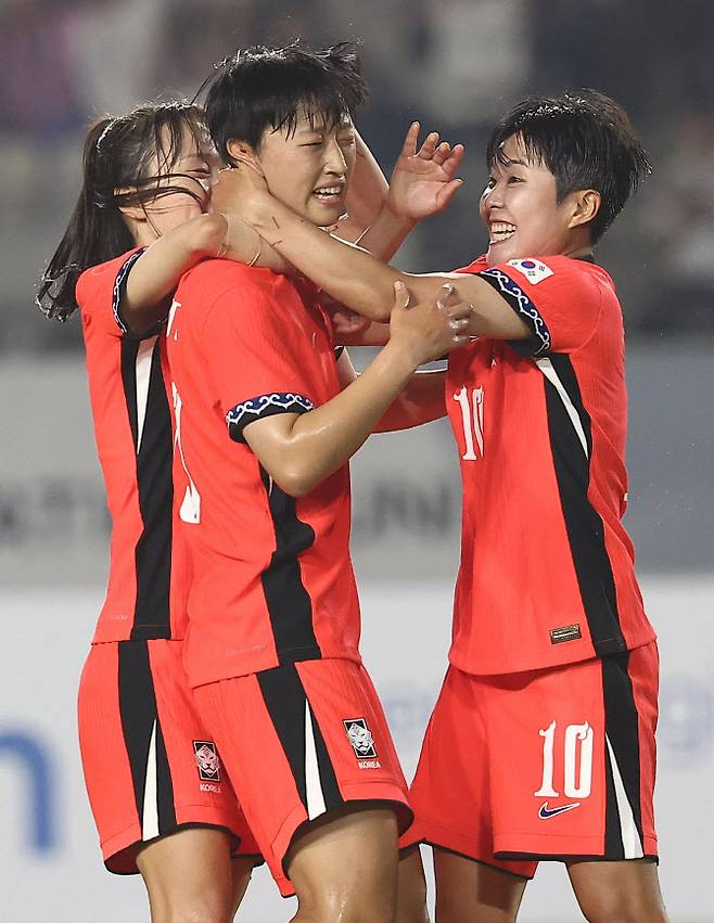 13일 경기도 화성종합경기타운 주경기장에서 열린 2025년 동아시아축구연맹(EAFF) E-1 챔피언십(동아시안컵) 여자부 대한민국과 일본의 경기. 한국 정다빈이 골을 넣고 기뻐하고 있다. 사진=연합뉴스