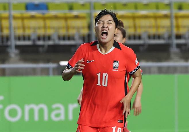 16일 수원월드컵경기장에서 열린 2025 동아시아축구연맹(EAFF) E-1 챔피언십(동아시안컵) 여자부 대한민국 대 대만 경기. 한국 지소연이 페널티킥을 성공 시킨 후 기뻐하고 있다. 사진=연합뉴스