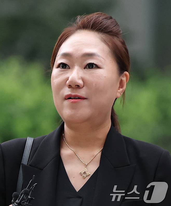 '명태균 게이트'를 최초 폭로한 전 미래한국연구소 부소장 강혜경 씨가 16일 오전 서울 종로구 KT광화문빌딩에 마련된 김건희 특검 사무실에서 참고인 조사를 받기 위해 출석하며 취재진 질문에 답하고 있다. 2025.7.16/뉴스1 ⓒ News1 오대일 기자