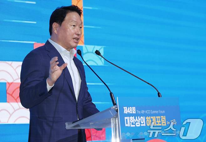 최태원 대한상공회의소 회장이 16일 경북 경주시 라한셀렉트 호텔에서 열린 제48회 대한상의 하계포럼에서 개회사를 하고 있다. (대한상공회의소 제공, 재판매 및 DB금지) 2025.7.16/뉴스1