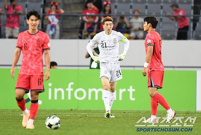 15일 오후 경기도 용인미르스타디움에서 열린 E-1 챔피언십(동아시안컵) 한국과 일본의 경기. 선제골을 허용한 조현우와 수비진이 아쉬워하고 있다. 용인=정재근 기자 cjg@sportschosun.com/2025.7.15/