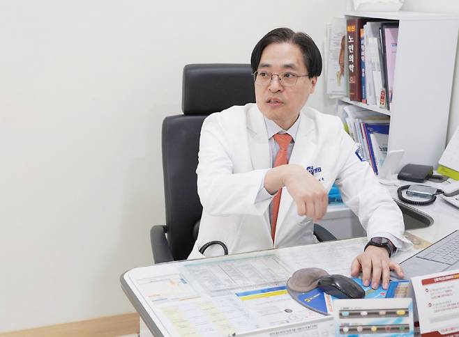 　◇인천성모병원 가정의학과 황선욱 교수가 온열질환에 대해 설명하고 있다. 장종호 기자