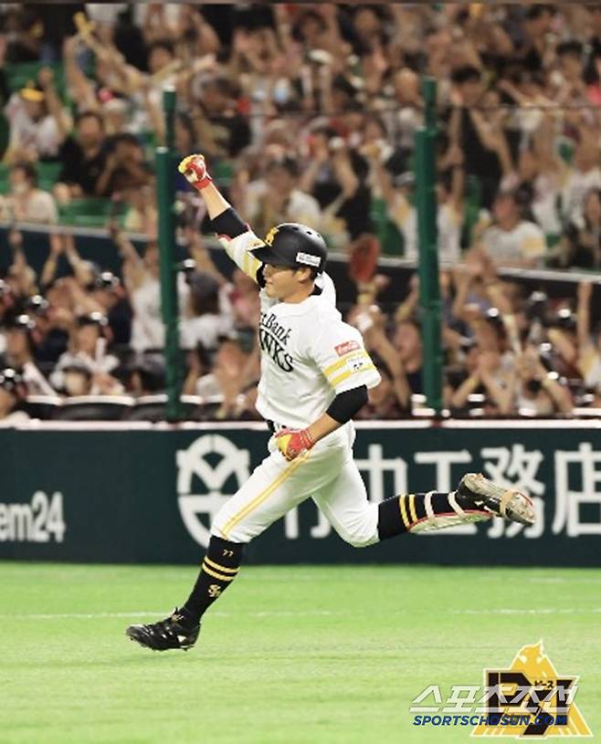 소프트뱅크 야마모토가 15일 지바 롯데전 3회말 역전 3점 홈런을 터트렸다. 입단 4년차, 13경기, 37타석 만에 때린 첫 홈런이다. 사진출처=소프츠뱅크 호크스 SNS