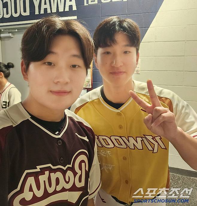 두산 김택연(왼쪽)과 키움 주승우.