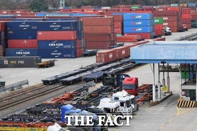 16일 한국은행이 발표한 '2025년 6월 수출입물가지수'에 따르면 지난달 수입물가는 0.6% 하락하며 5개월 연속 내림세를 보였다. /더팩트 DB