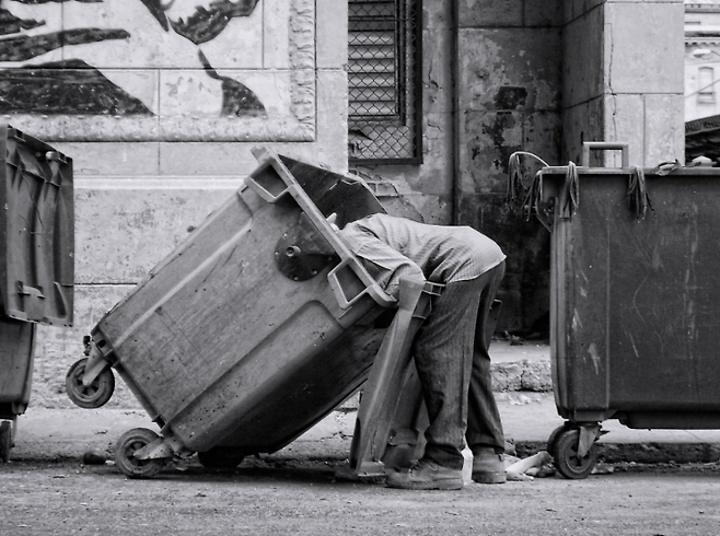 쿠바 노동부 장관의 "거지는 없다"라는 발언이 논란인 가운데 한 누리꾼이 2016년 쿠바에서 찍은 사진을 공개했다. 엑스