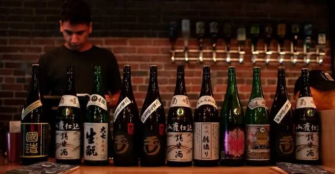미국 로스앤젤레스 술집에 진열돼 있는 니혼슈들/영국 BBC