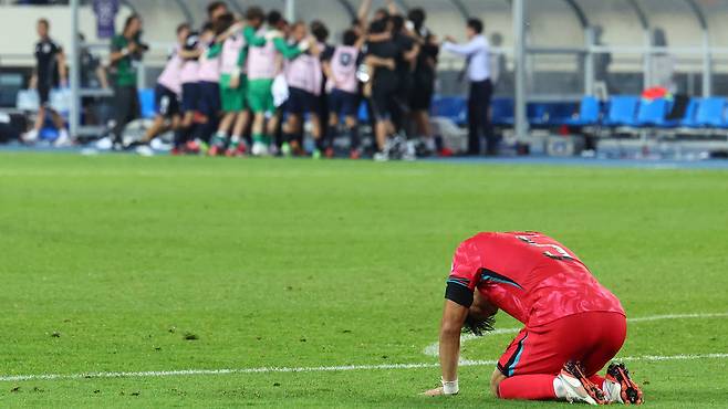 15일 경기도 용인미르스타디움에서 열린 2025년 동아시아축구연맹(EAFF) E-1 챔피언십(동아시안컵) 남자부 최종 3차전 한국과 일본의 경기. 0대1로 패한 한국 박진섭이 아쉬워하고 있다./연합뉴스