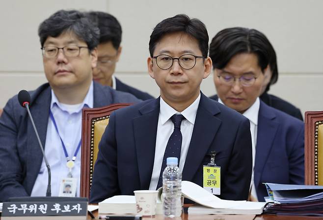 14일 오전 서울 여의도 국회 과학기술정보방송통신위원회에서 열린 배경훈 과학기술정보통신부 장관 후보자 인사청문회에서 배 후보자가 회의 재개를 기다리고 있다. /남강호 기자