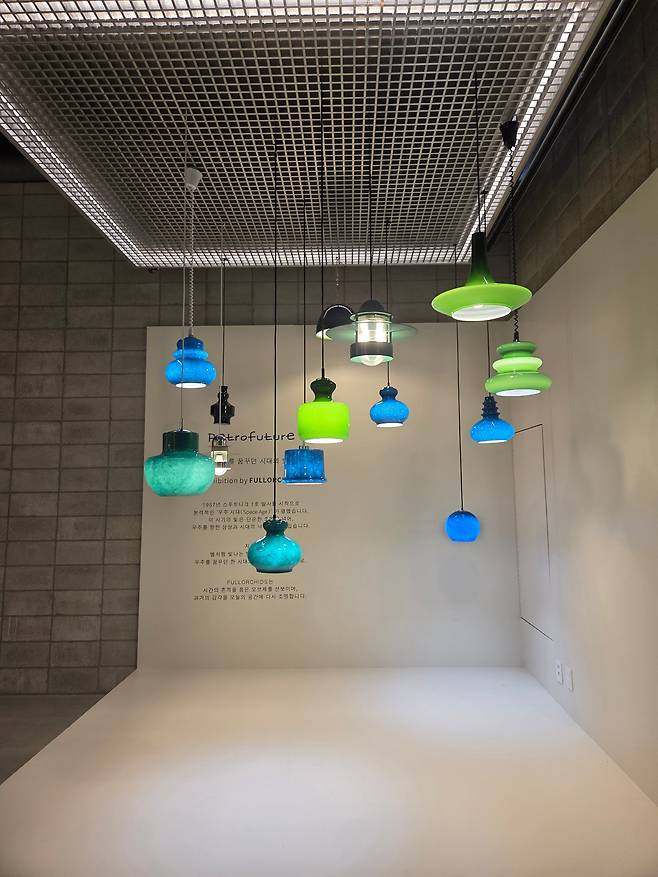 16일 서울 북촌 오프하우스. 오늘의집의 첫 오프라인 쇼룸인 이곳 지하 1층은 테마 라이브러리로 운영된다. 이번 테마는 조명이다. /최효정 기자