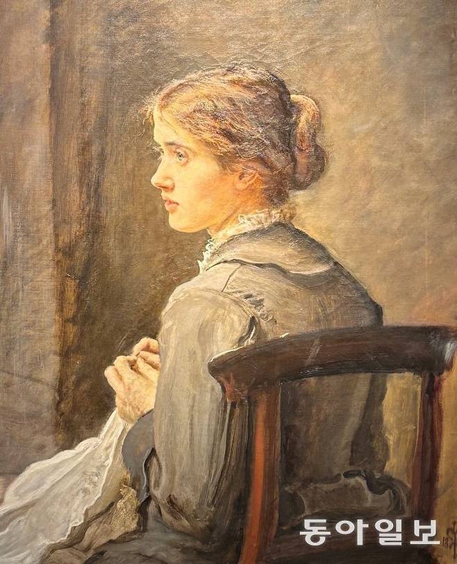 영국 화가 존 에버렛 밀레이가 복고주의 경향이었던 라파엘 전파 스타일에서 벗어나 빅토리아 시대 사람들의 일상을 주제로 그린 작품 ‘한 땀! 한 땀!’(1876년). 김민 기자 kimmin@donga.com