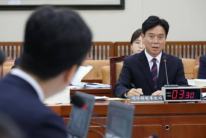 김영훈 고용노동부 장관 후보자가 16일 오전 서울 여의도 국회 환경노동위원회 전체회의장에서 열린 인사청문회에 출석해 우재준 국민의힘 의원 질의에 답하고 있다. 2025.7.16. 뉴스1