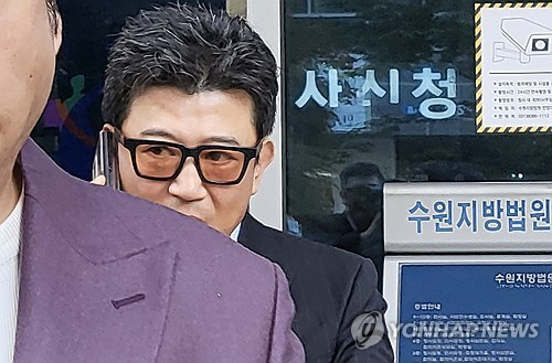 지난해 1심 결심 공판에 출석한 배우 박상민씨. 연합뉴스