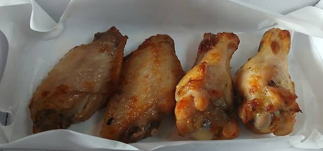 피자헛 상하이 쉬림프 파스타와 소이갈릭 윙봉