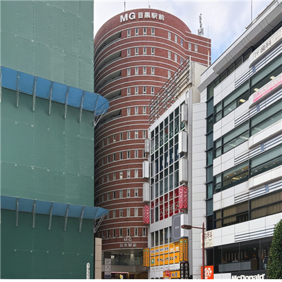 홈즈컴퍼니와 프로피츠 간 전략적 제휴의 첫 적용 사례인 '홈즈 메구로'가 위치할 MG 메구로에키마에 빌딩 외관. 홈즈컴퍼니 제공