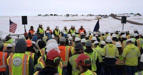 리 젤딘 미국 환경보호청 청장과 더그 버검 내무부 장관, 크리스 라이트 에너지부 장관이 한국·일본 등에서 온 관계자들과 함께 미국 알래스카주(州) 프루드 베이에 위치한 알래스카 송유관 1번 펌프 스테이션을 방문했다. 미국환경보호청 홈페이지 캡처