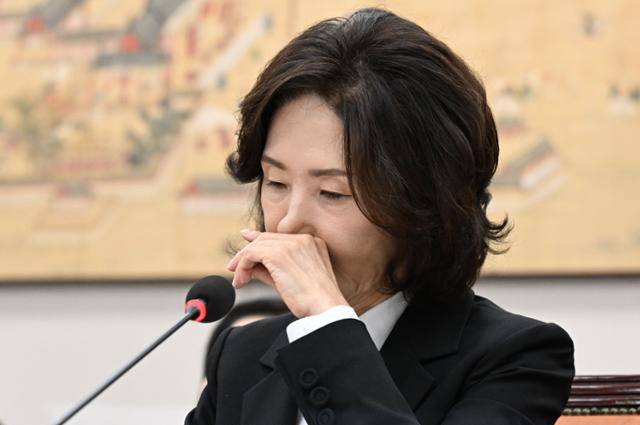 이진숙 교육부 장관 후보자가 16일 국회 교육위에서 열린 인사청문회에서 의원의 질의를 듣고 있다. 고영권 기자