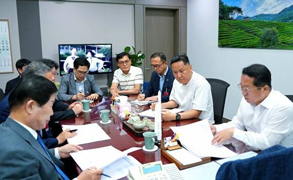 공영민 고흥군수가  국정기획위원회와 국회를 방문해 지역 현안 사업이 국정과제에 반영될 수 있도록 적극 건의하고 있다. [사진=고흥군]