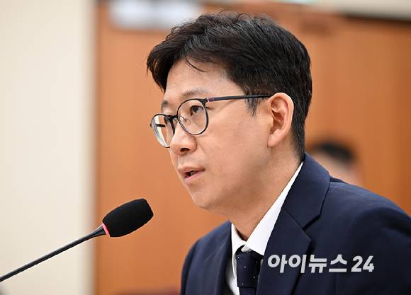 배경훈 과학기술정보통신부 장관 후보자가 지난 14일 서울 여의도 국회에서 열린 과학기술정보방송통신위원회 인사청문회에서 질의에 답변하고 있다. [사진=곽영래 기자]