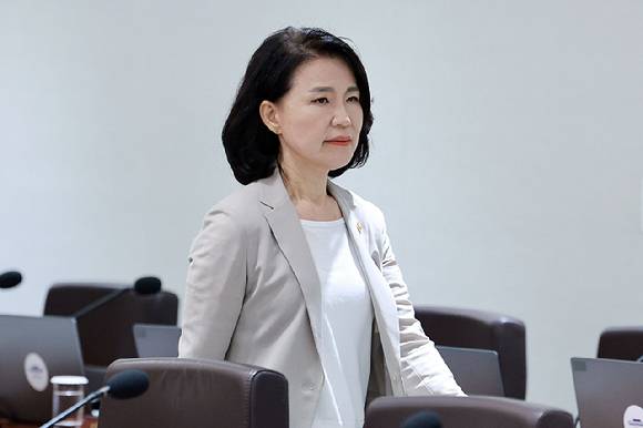 이진숙 방송통신위원장이 지난 8일 용산 대통령실에서 열린 국무회의에 참석하고 있다. 2025.7.8 [사진=연합뉴스]