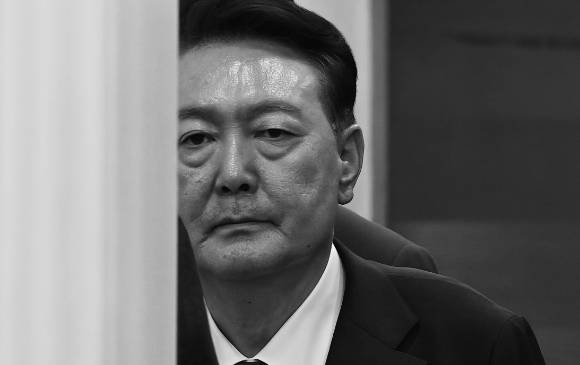 윤석열 전 대통령이 9일 서울 서초구 서울중앙지법에서 영장실질심사를 마치고 나오고 있다. [사진=곽영래 기자]