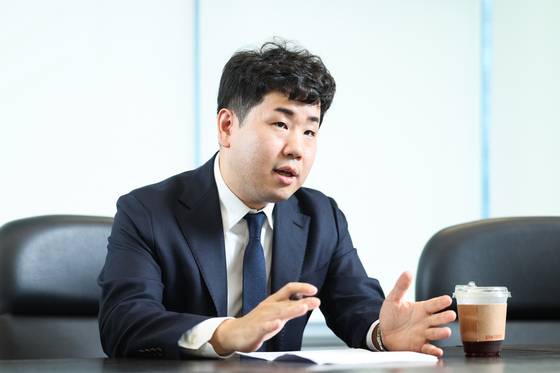 대한전공의협의회 소속 전공의인 박경수 전남대병원 사직 전공의가 14일 서울 상암동 중앙일보 본사에서 인터뷰를 하고 있다. 우상조 기자