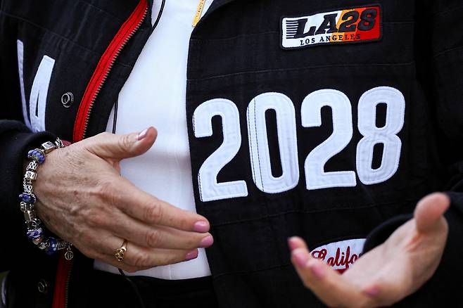 지난 2024년 11월 14일(현지시간) 미국 캘리포니아주 로스앤젤레스의 UCLA에서 촬영된 로스앤젤레스 2028 올림픽 로고. 로이터=연합뉴스