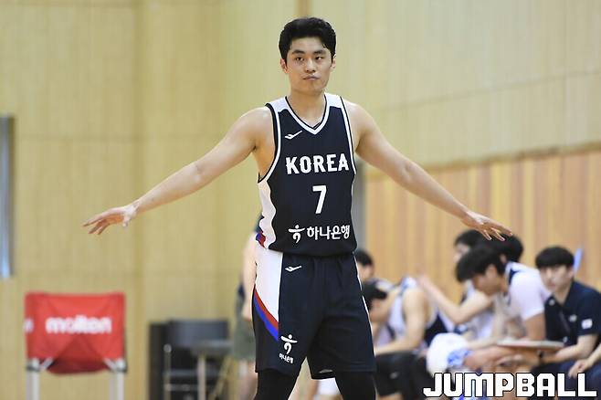 ▲김승우의 롤모델 유기상(LG). 과연 그는 성장세를 이어가 고교, 대학 선배 유기상의 길을 걸을 수 있을까.&nbsp;