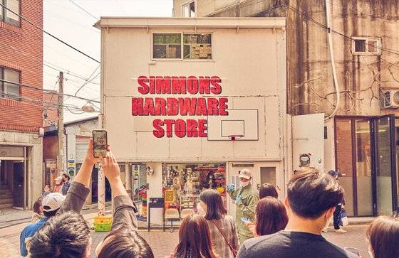 The “Simmons Hardware Store″ pop-up opens in eastern Seoul in 2020. [SIMMONS]