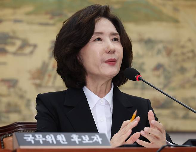 이진숙 사회부총리 겸 교육부 장관 후보자가 16일 서울 여의도 국회 교육위원회에서 열린 인사청문회에서 의원 질의에 답변하고 있다. 연합뉴스