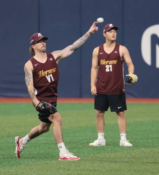 설종진 키움 감독대행 체제 첫 훈련. 사진[연합뉴스]