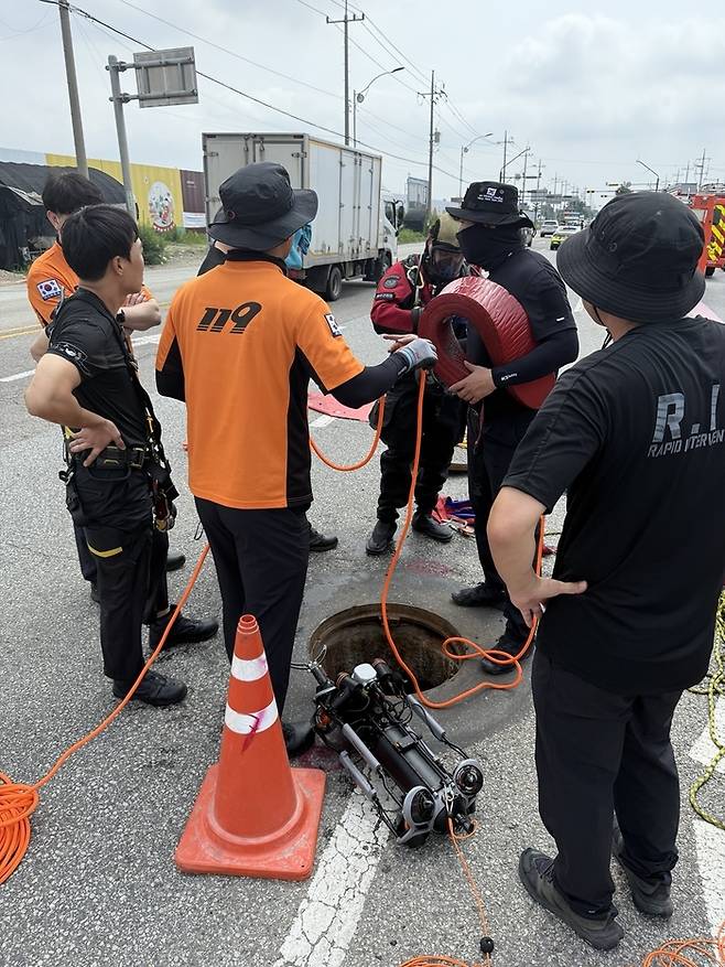 인천 맨홀 사고 현장. < 인천소방본부>