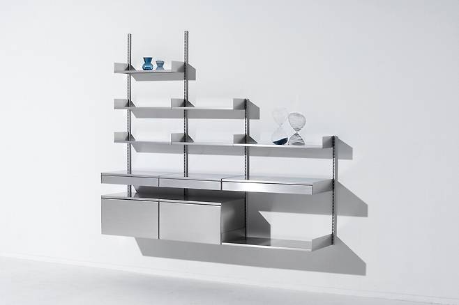 레어로우의 대표 상품 '시스템000' 선반