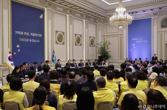 [서울=뉴시스] 최동준 기자 = 이재명 대통령이 16일 청와대 영빈관에서 열린 '기억과 위로, 치유의 대화' 사회적 참사 유가족과 간담회에서 발언하고 있다. 2025.07.16. photocdj@newsis.com /사진=최동준