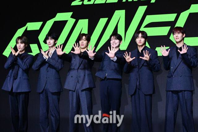 2025년 7월 16일 오후 여의도 콘래드 서울에서 진행된 몬스타엑스 콘서트 ‘2025 몬스타엑스 커넥트 엑스’ 기자회견에서 멤버들이 포즈를 취하고 있다. / 곽경훈 기자 (kphoto@mydaily.co.kr)