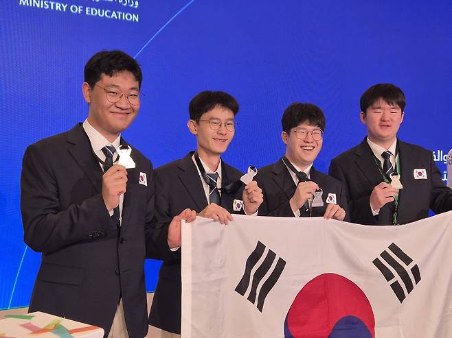 제57회 국제화학올림피아드에서 메달을 수상한 대표학생들. 김효종(왼쪽부터), 이예준, 최예준, 심유찬 학생.[과기정통부 제공]