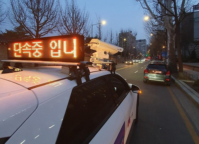 불법주정차 차량을 단속하는 모습. 기사와 무관한 자료사진. [연합]