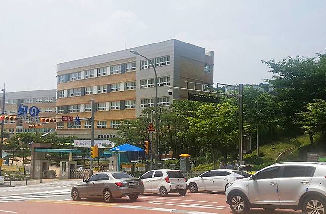 용인 기흥구 중일초 정문 앞에 설치한 CCTV. [용인시 제공]