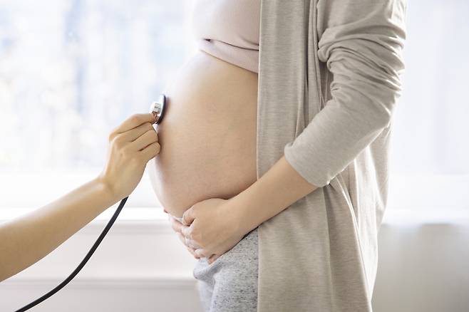 [서울=뉴시스] 자신의 임신을 단순 체중 증가로 착각한 한 여성이 임신 38주가 돼서야 그 사실을 알게 된 뒤 불과 17시간 만에 아기를 출산했다. (사진=유토이미지) 2025.07.15 *재판매 및 DB 금지