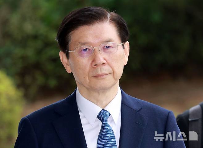 [서울=뉴시스] 이영환 기자 = 박종준 전 경호처장이 조사를 받기 위해 14일 오전 서울 서초구 서울고검에 마련된 내란 특검 사무실로 향하고 있다. 2025.07.14. 20hwan@newsis.com