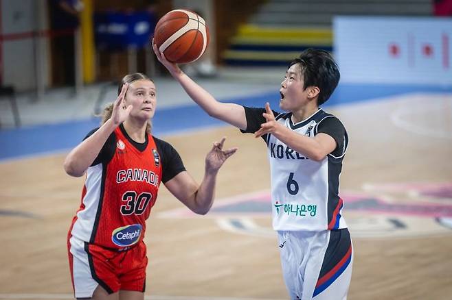 [서울=뉴시스] 19세 이하(U-19) 여자농구 대표팀의 임연서. (사진=FIBA 제공)