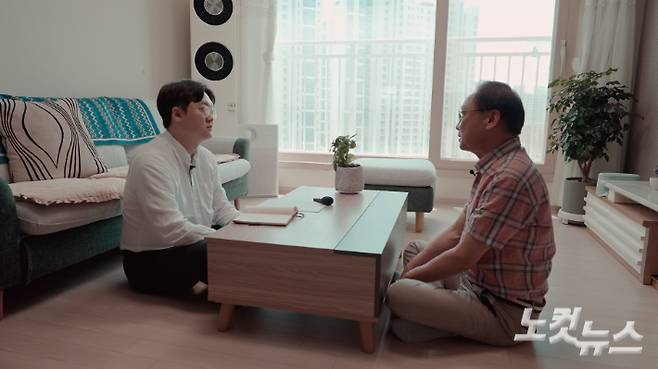 지난 12일 경기 시흥에서 만난 故신기철 선생의 둘째 아들 신상진(64)씨. 남성경 크리에이터