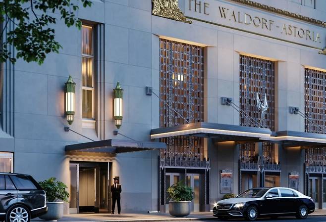 미국 뉴욕의 특급 호텔인 월도프 아스토리아 전경. 2010년대 초까지&nbsp;‘뉴욕을 찾는 세계 정상들의 왕궁’으로 불렸다. 호텔 홈페이지