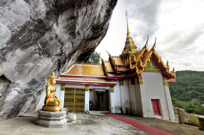 태국을 떠들썩하게 한 역대급 성(性) 스캔들 관련자 중 한 명이 주지스님이었던 방콕 인근의 한 사찰. 구글 스트리트뷰 캡처