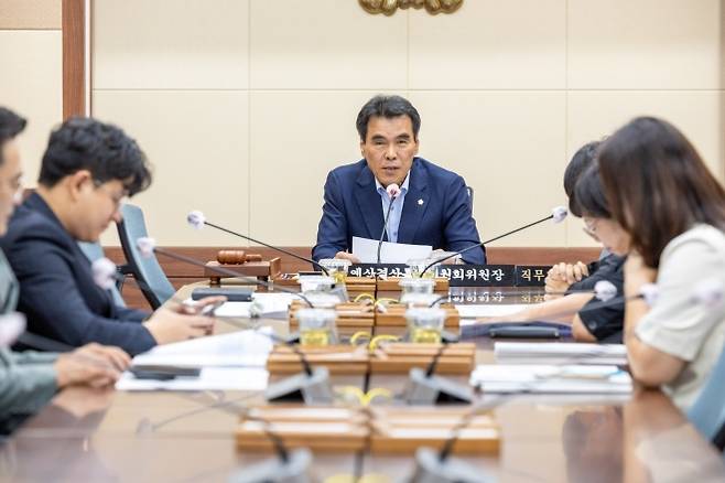 박계수 예산결산특별위원장이 예결위 회의를 주관하고 있다.