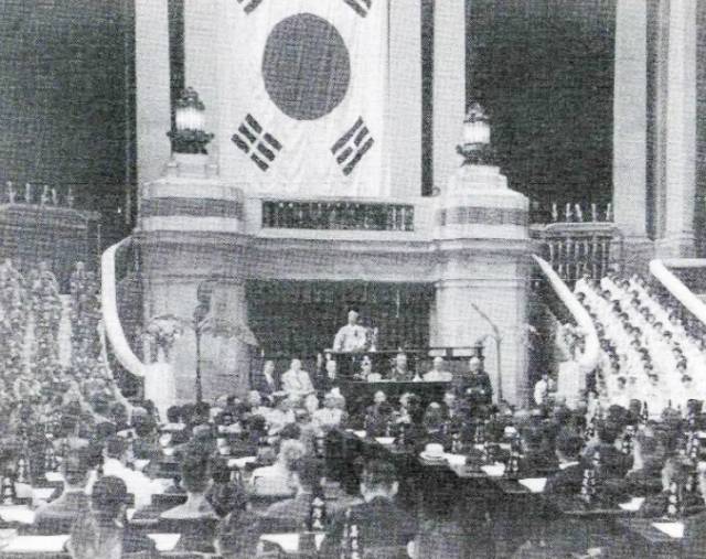 1948년 5월 31일 제헌국회 개원식 당시 모습. 출처=국가지정기록물 온라인 전시관